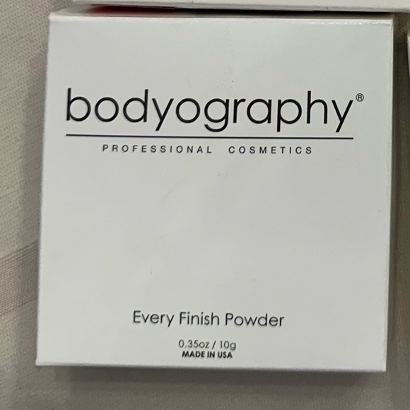 Bodyography Every Finish Powder - #10 Light - Picture 6 of 8